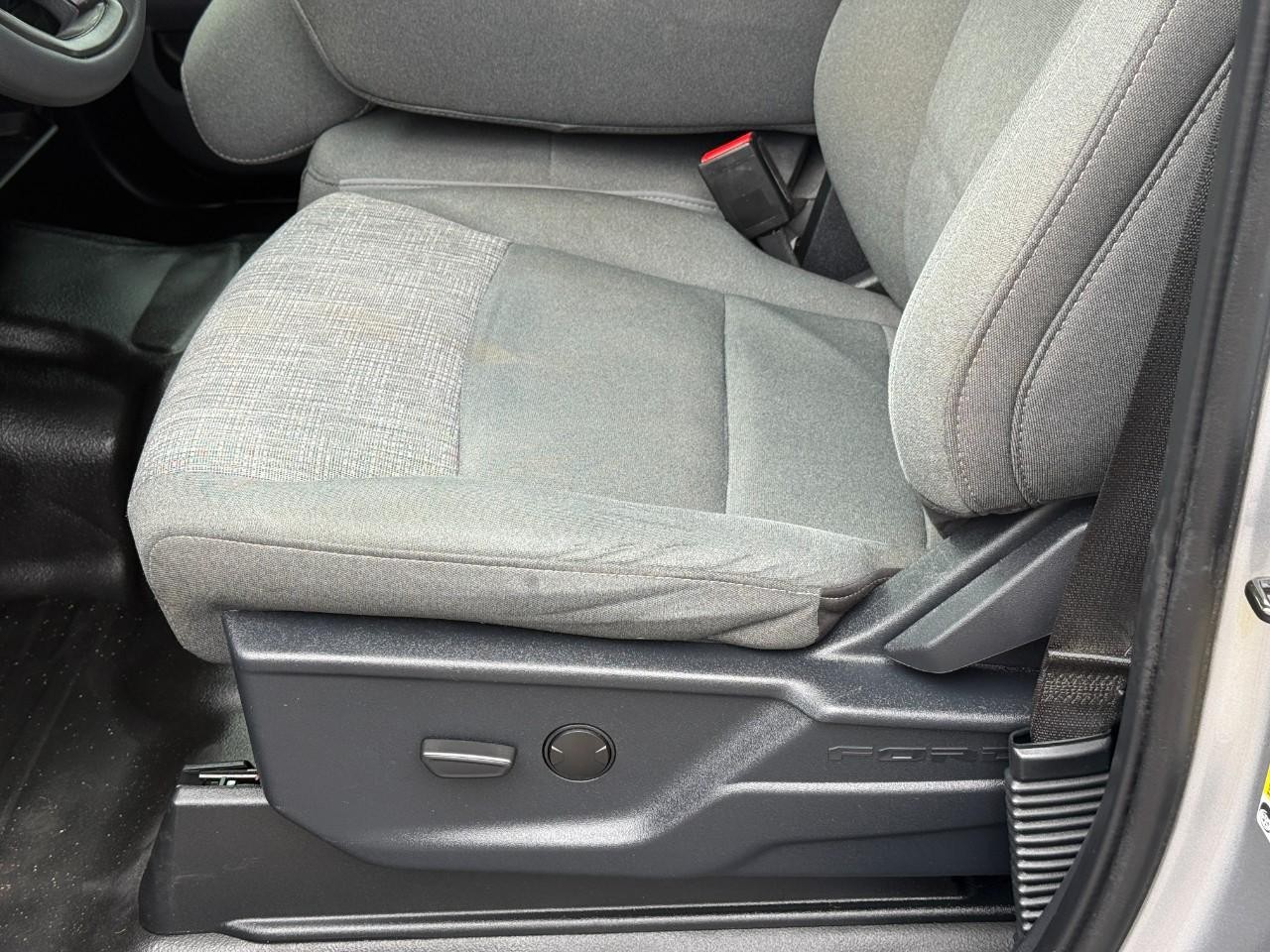 Ford F-150 Vehicle Full-screen Gallery Image 17