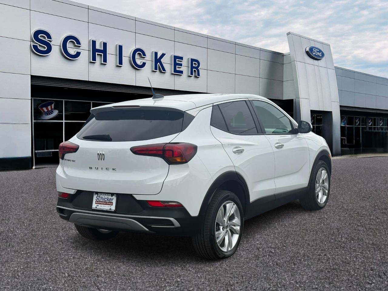 Buick Encore GX Vehicle Full-screen Gallery Image 02
