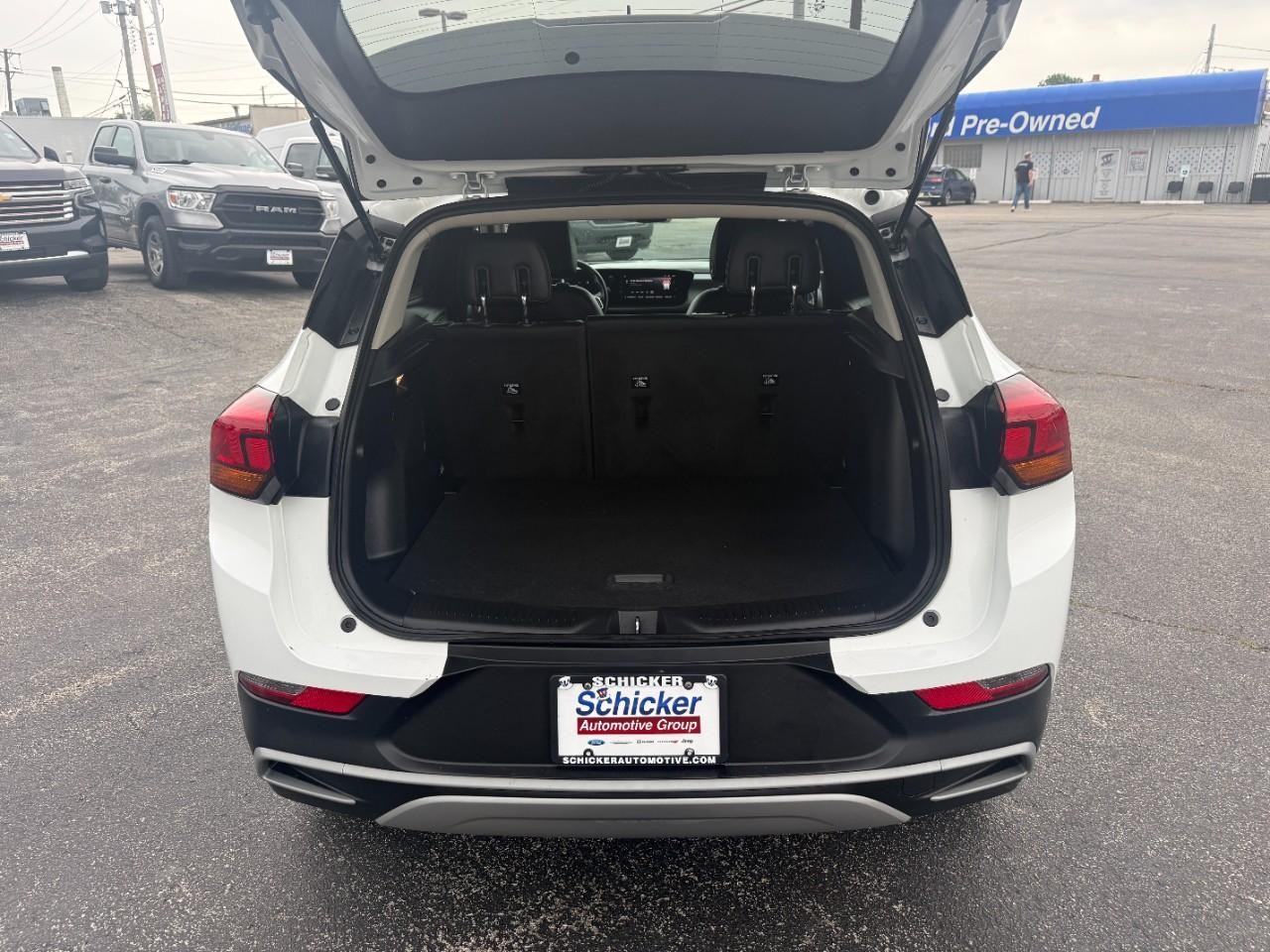 Buick Encore GX Vehicle Full-screen Gallery Image 07