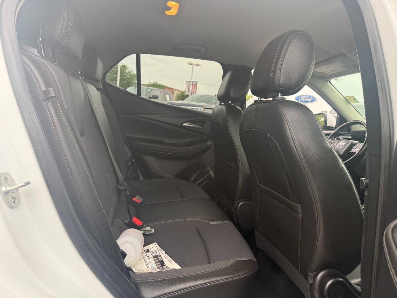 Buick Encore GX Vehicle Full-screen Gallery Image 10