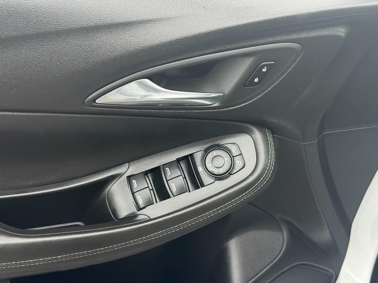 Buick Encore GX Vehicle Full-screen Gallery Image 15