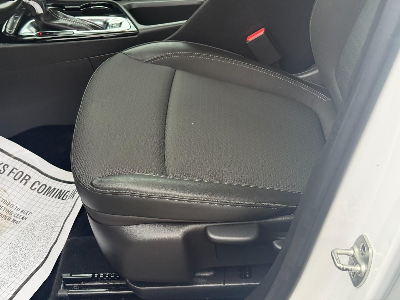 Buick Encore GX Vehicle Full-screen Gallery Image 16