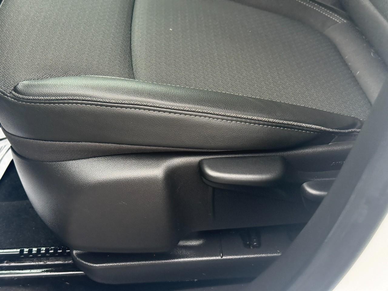 Buick Encore GX Vehicle Full-screen Gallery Image 17