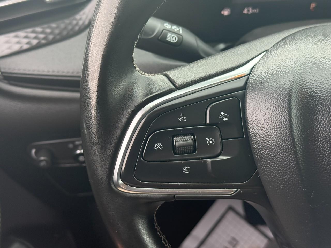 Buick Encore GX Vehicle Full-screen Gallery Image 18