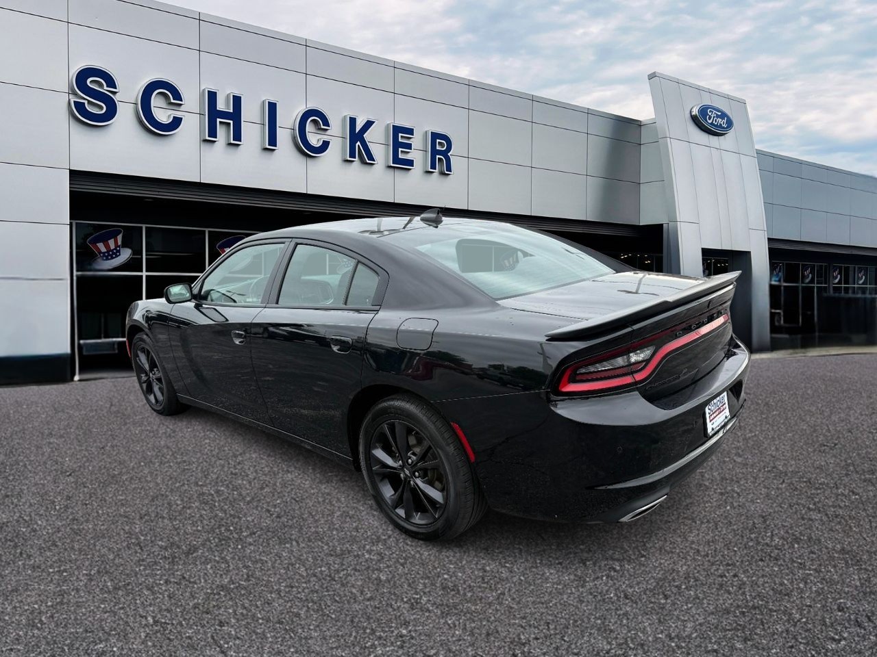 Dodge Charger Vehicle Full-screen Gallery Image 03