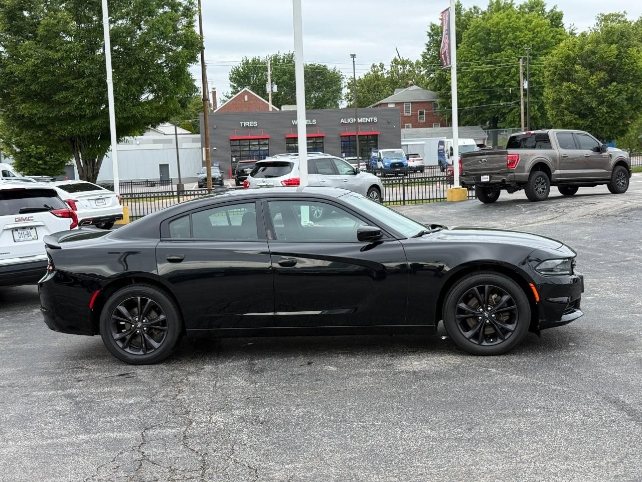Dodge Charger Vehicle Full-screen Gallery Image 05