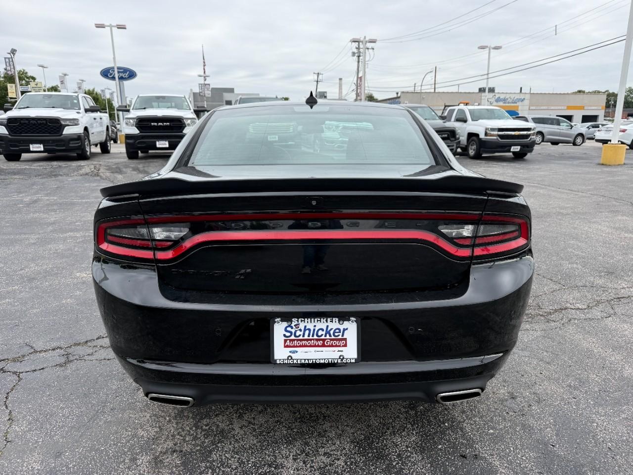 Dodge Charger Vehicle Full-screen Gallery Image 08