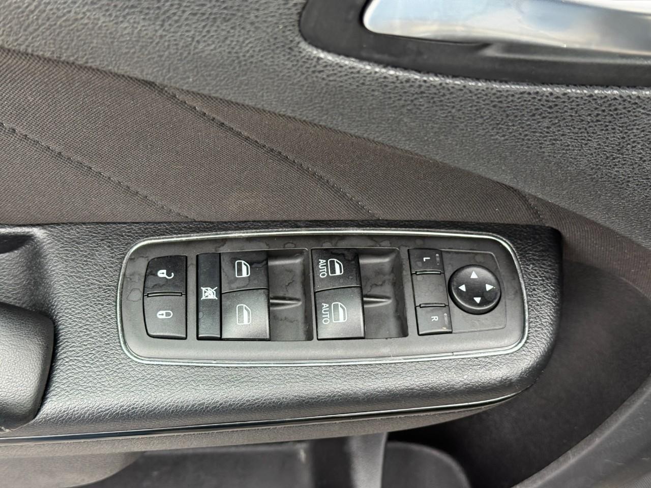 Dodge Charger Vehicle Full-screen Gallery Image 16