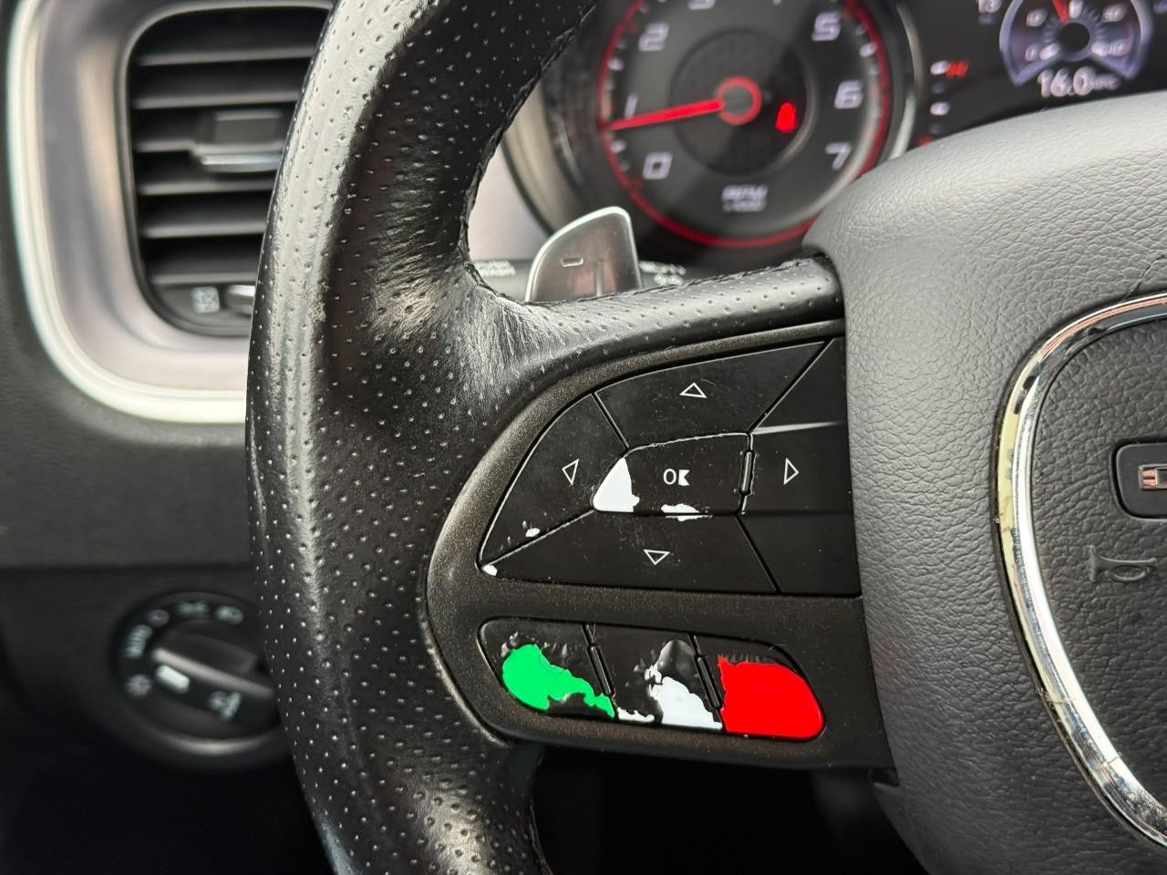 Dodge Charger Vehicle Full-screen Gallery Image 19