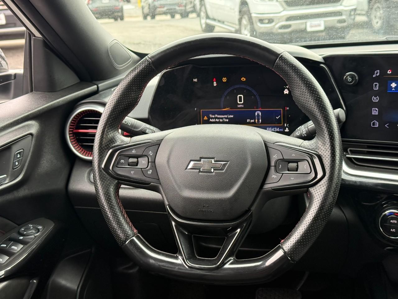 Chevrolet Trax Vehicle Full-screen Gallery Image 13
