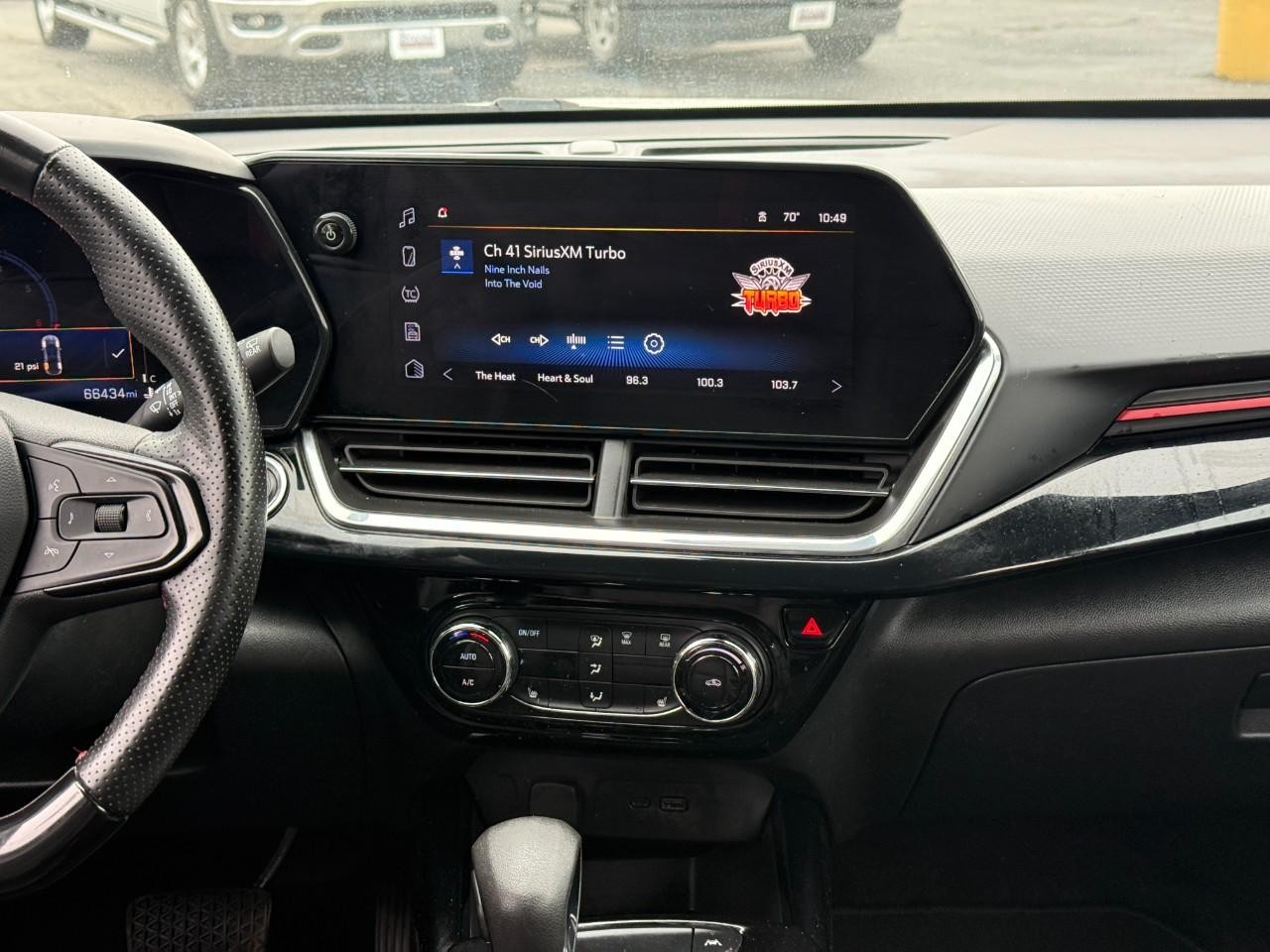 Chevrolet Trax Vehicle Full-screen Gallery Image 14