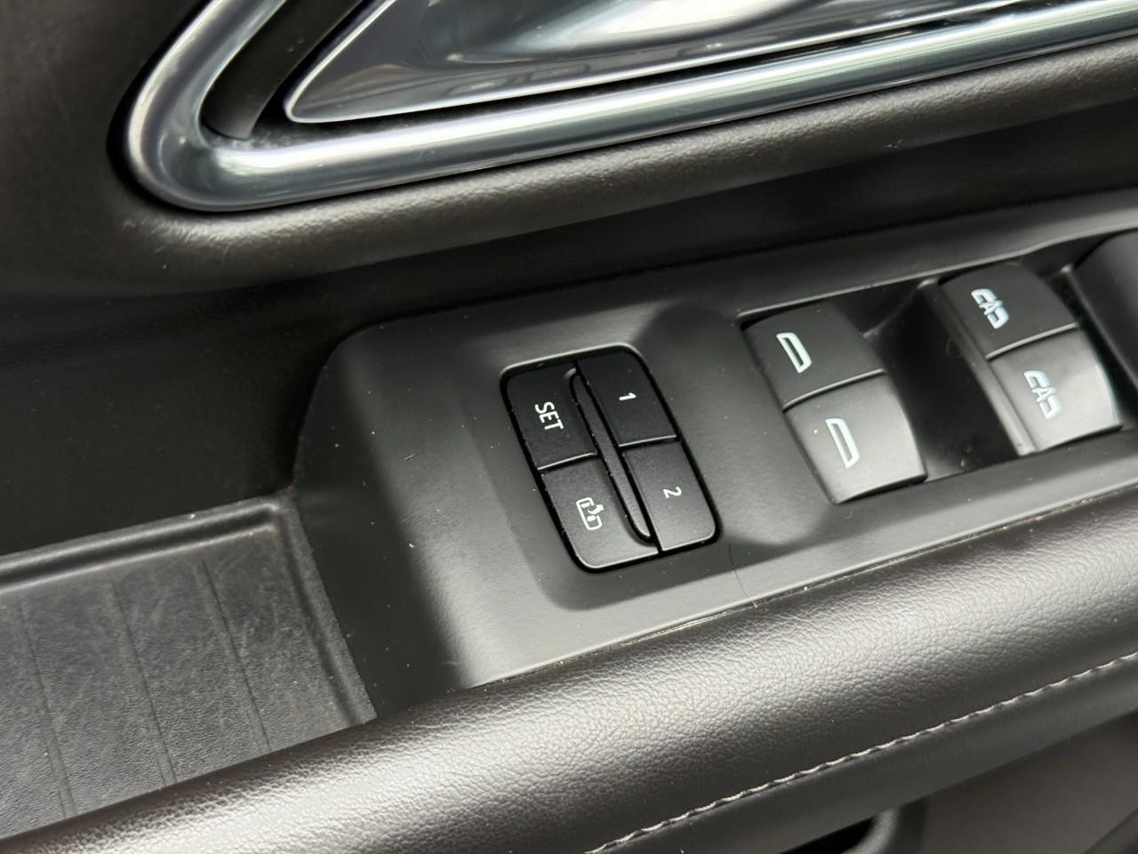 Chevrolet Tahoe Vehicle Full-screen Gallery Image 18