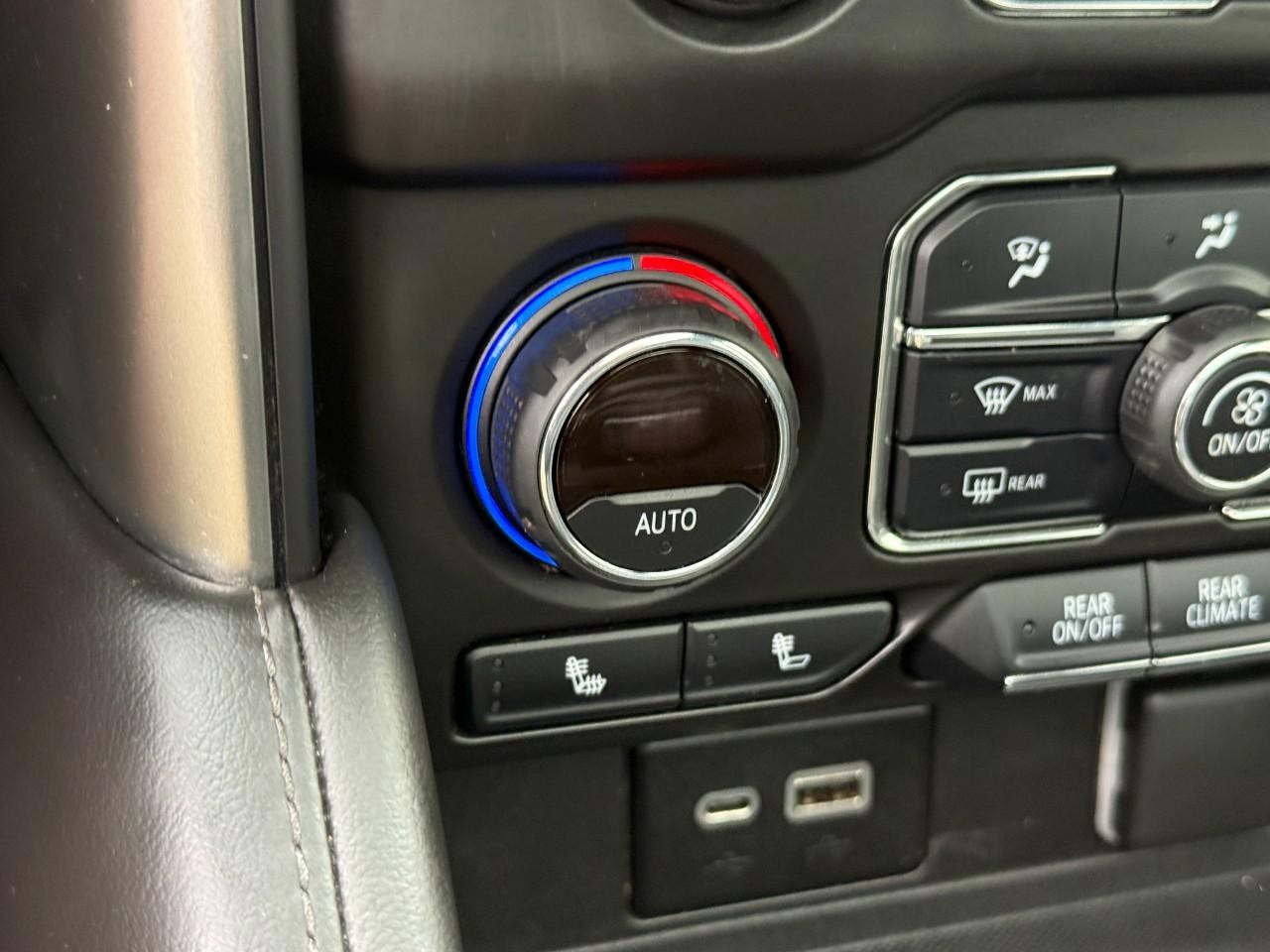 Chevrolet Tahoe Vehicle Full-screen Gallery Image 24