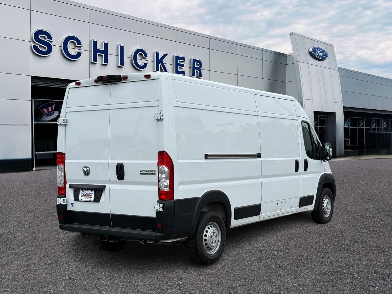 Ram ProMaster Cargo Van Vehicle Full-screen Gallery Image 02