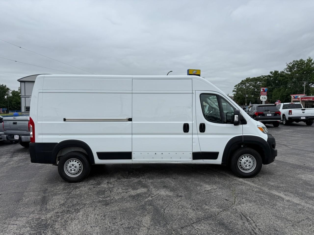 Ram ProMaster Cargo Van Vehicle Full-screen Gallery Image 05