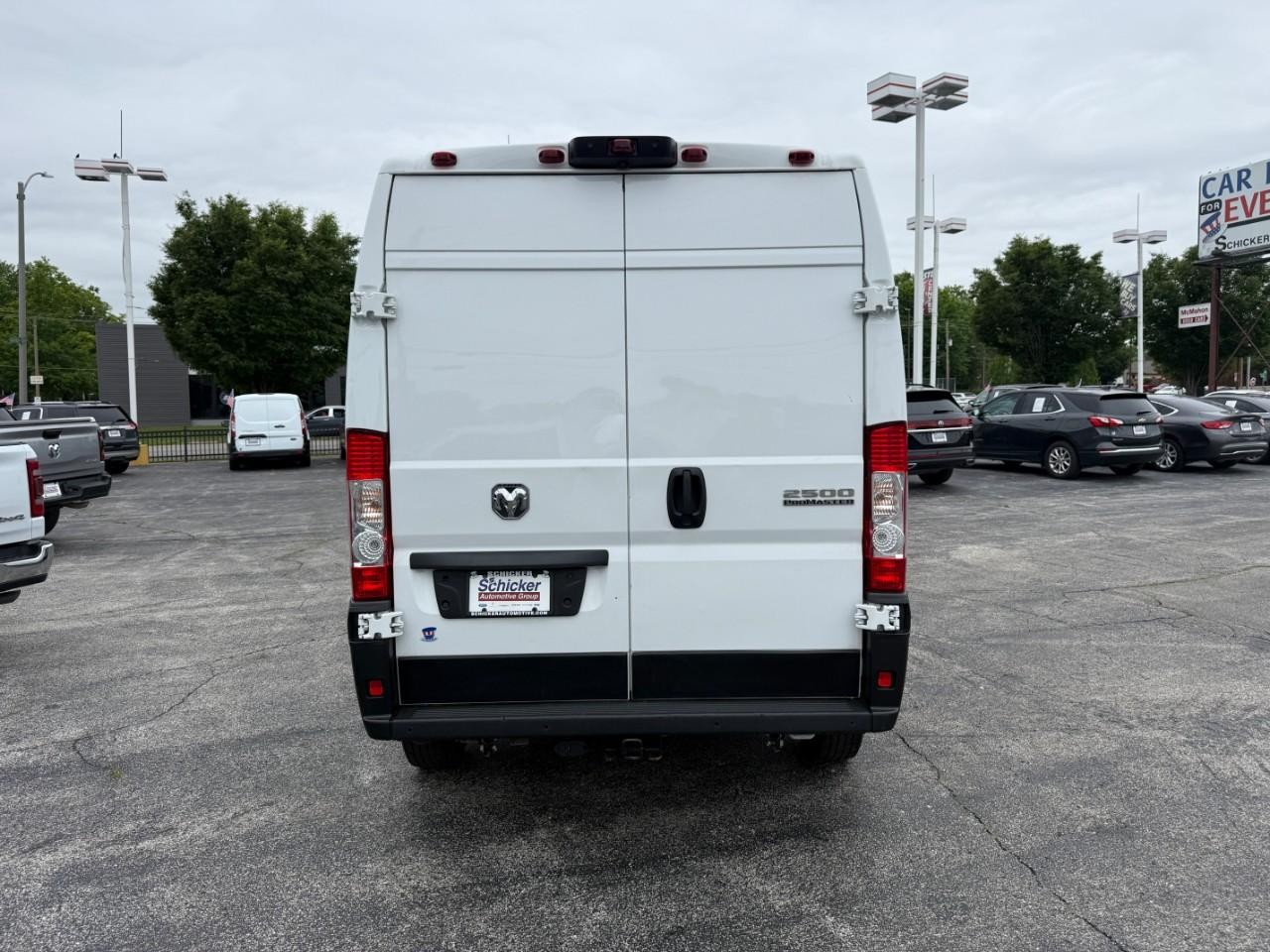 Ram ProMaster Cargo Van Vehicle Full-screen Gallery Image 08