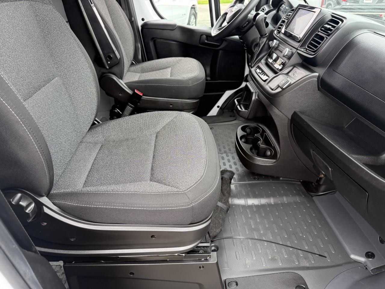 Ram ProMaster Cargo Van Vehicle Full-screen Gallery Image 10