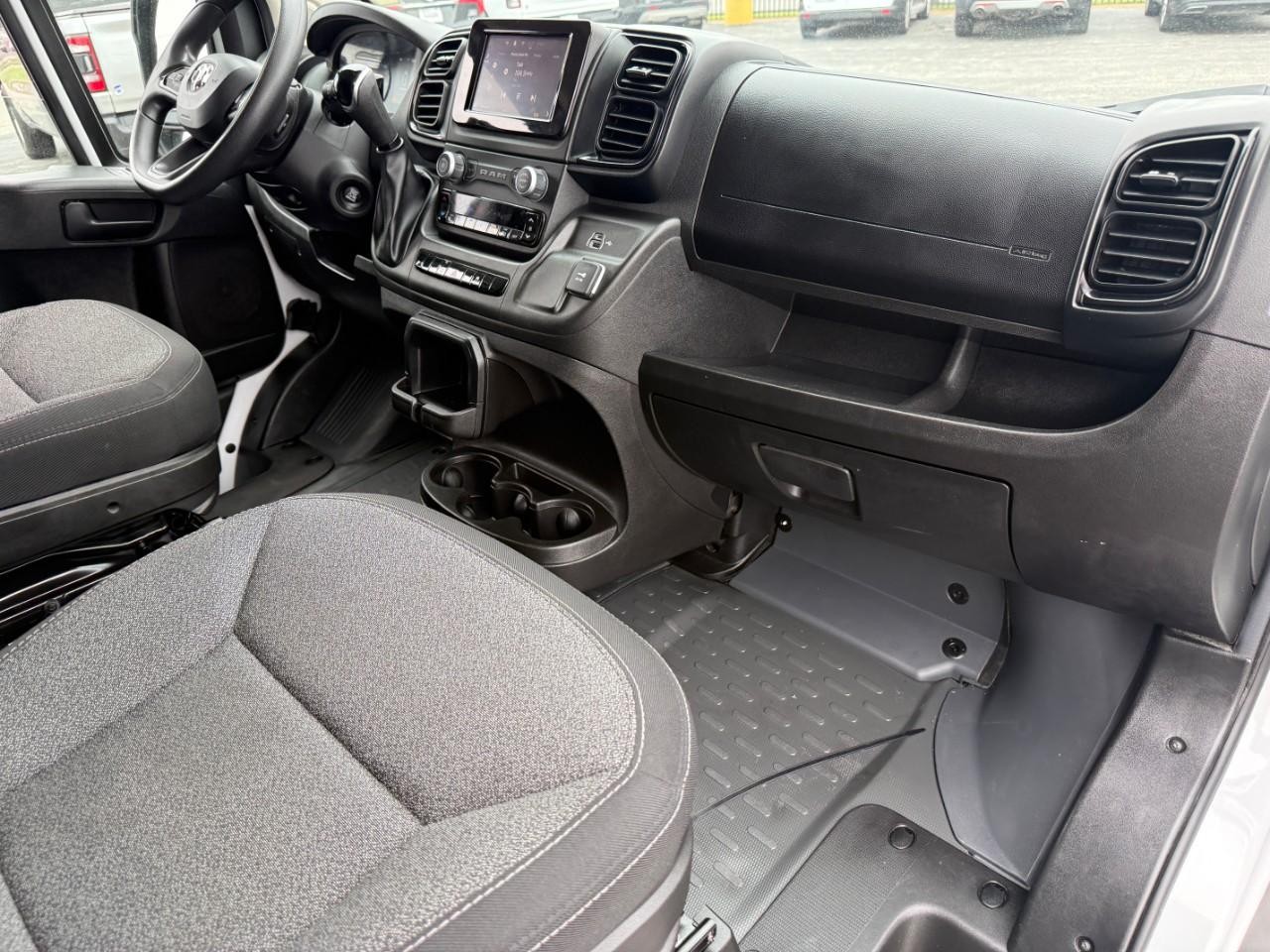 Ram ProMaster Cargo Van Vehicle Full-screen Gallery Image 11