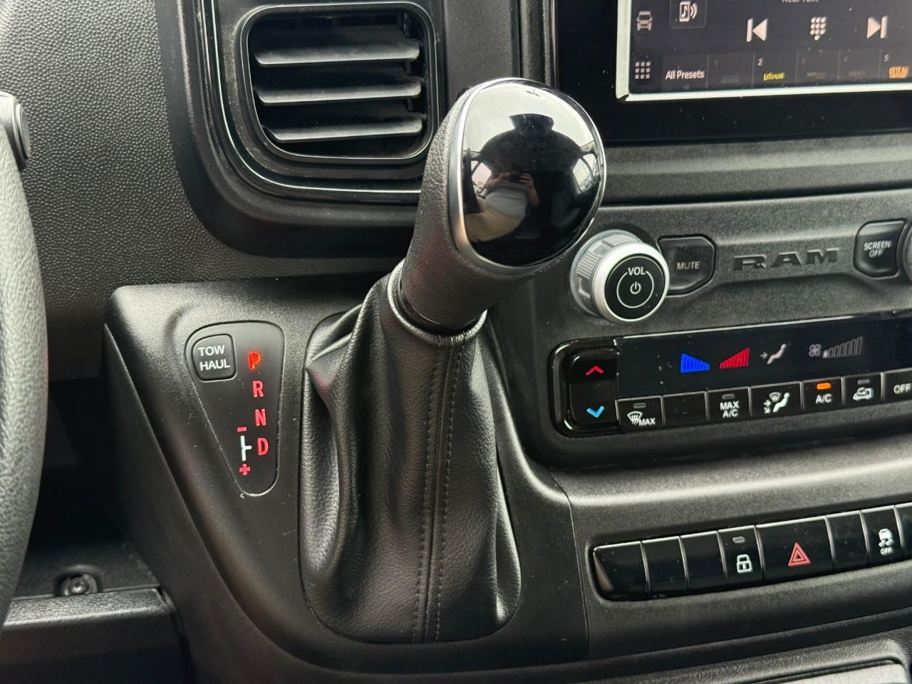Ram ProMaster Cargo Van Vehicle Full-screen Gallery Image 17