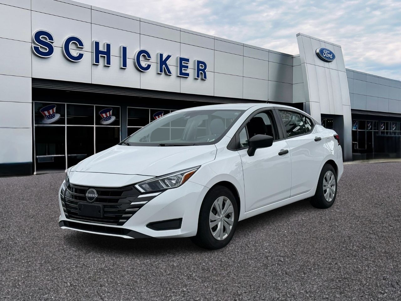 Nissan Versa Vehicle Full-screen Gallery Image 04