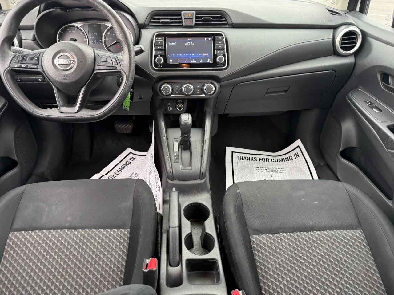 Nissan Versa Vehicle Full-screen Gallery Image 09