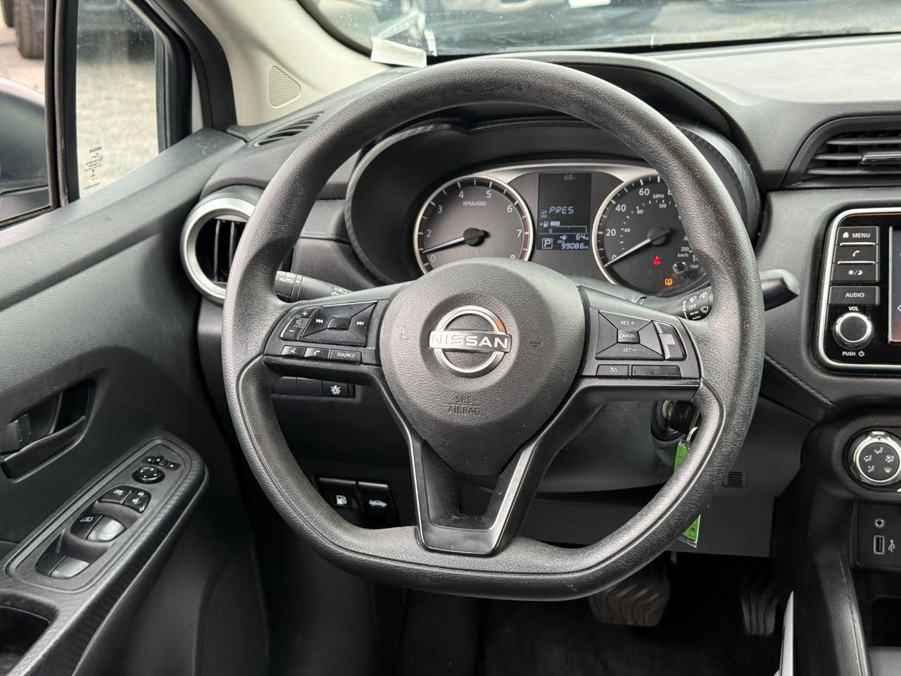 Nissan Versa Vehicle Full-screen Gallery Image 10