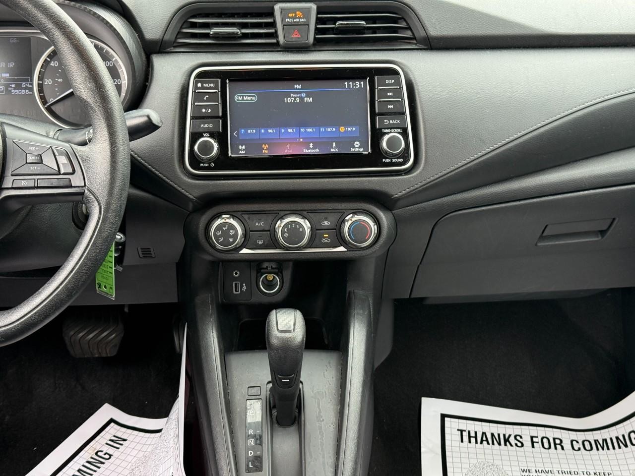 Nissan Versa Vehicle Full-screen Gallery Image 12