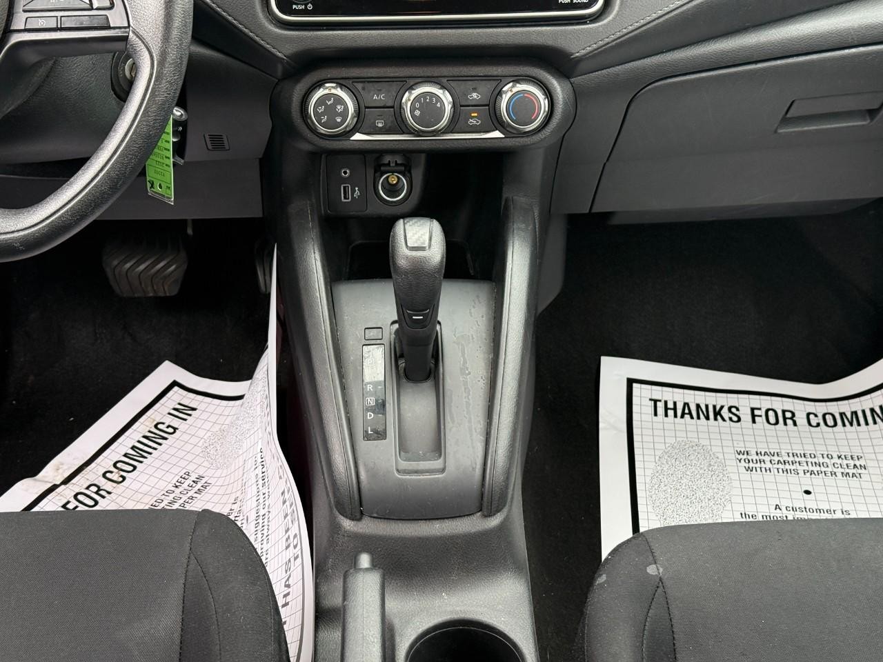 Nissan Versa Vehicle Full-screen Gallery Image 13