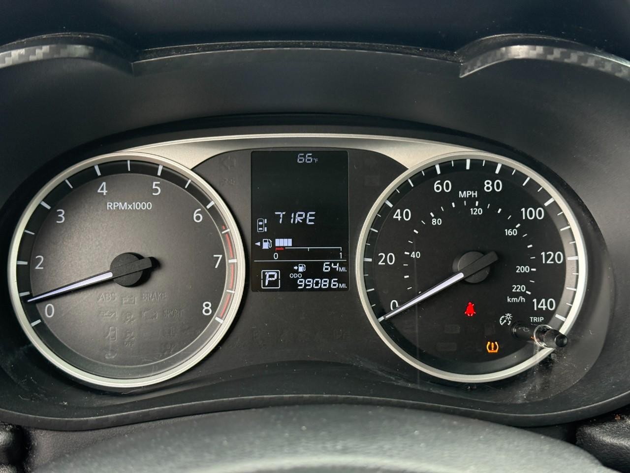 Nissan Versa Vehicle Full-screen Gallery Image 19