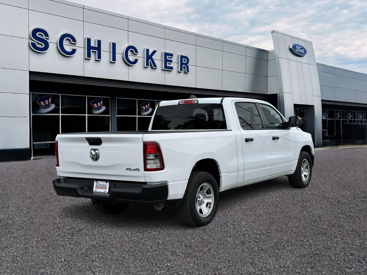 Ram 1500 Vehicle Full-screen Gallery Image 02