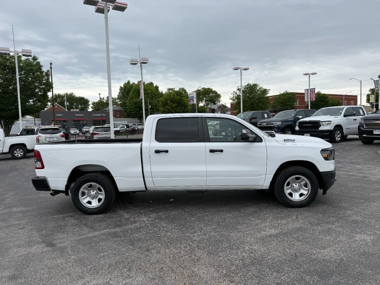 Ram 1500 Vehicle Full-screen Gallery Image 05