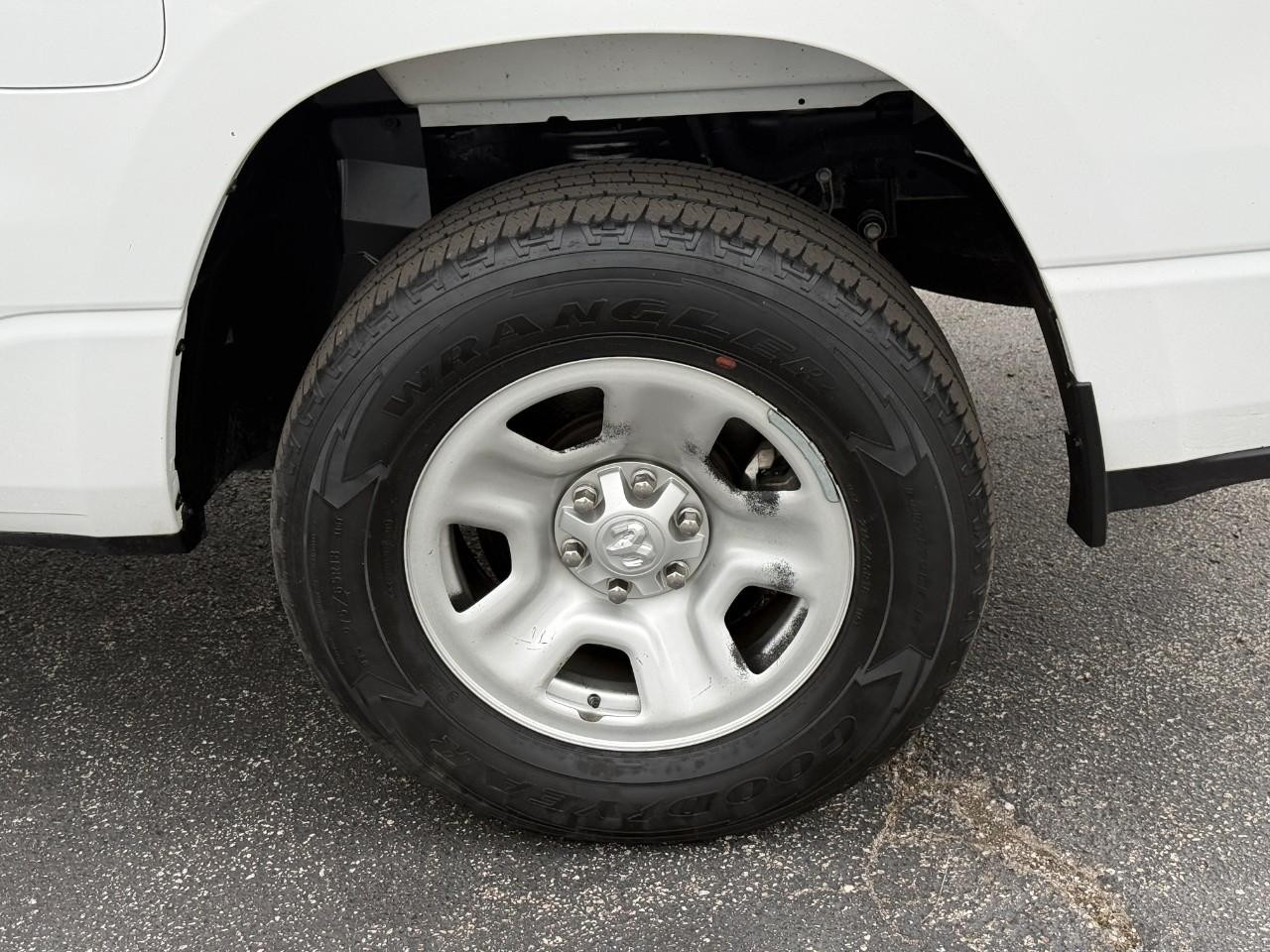 Ram 1500 Vehicle Full-screen Gallery Image 06