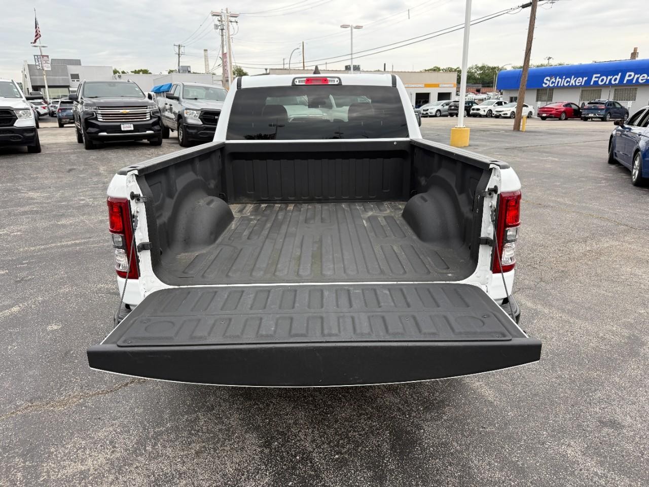 Ram 1500 Vehicle Full-screen Gallery Image 07