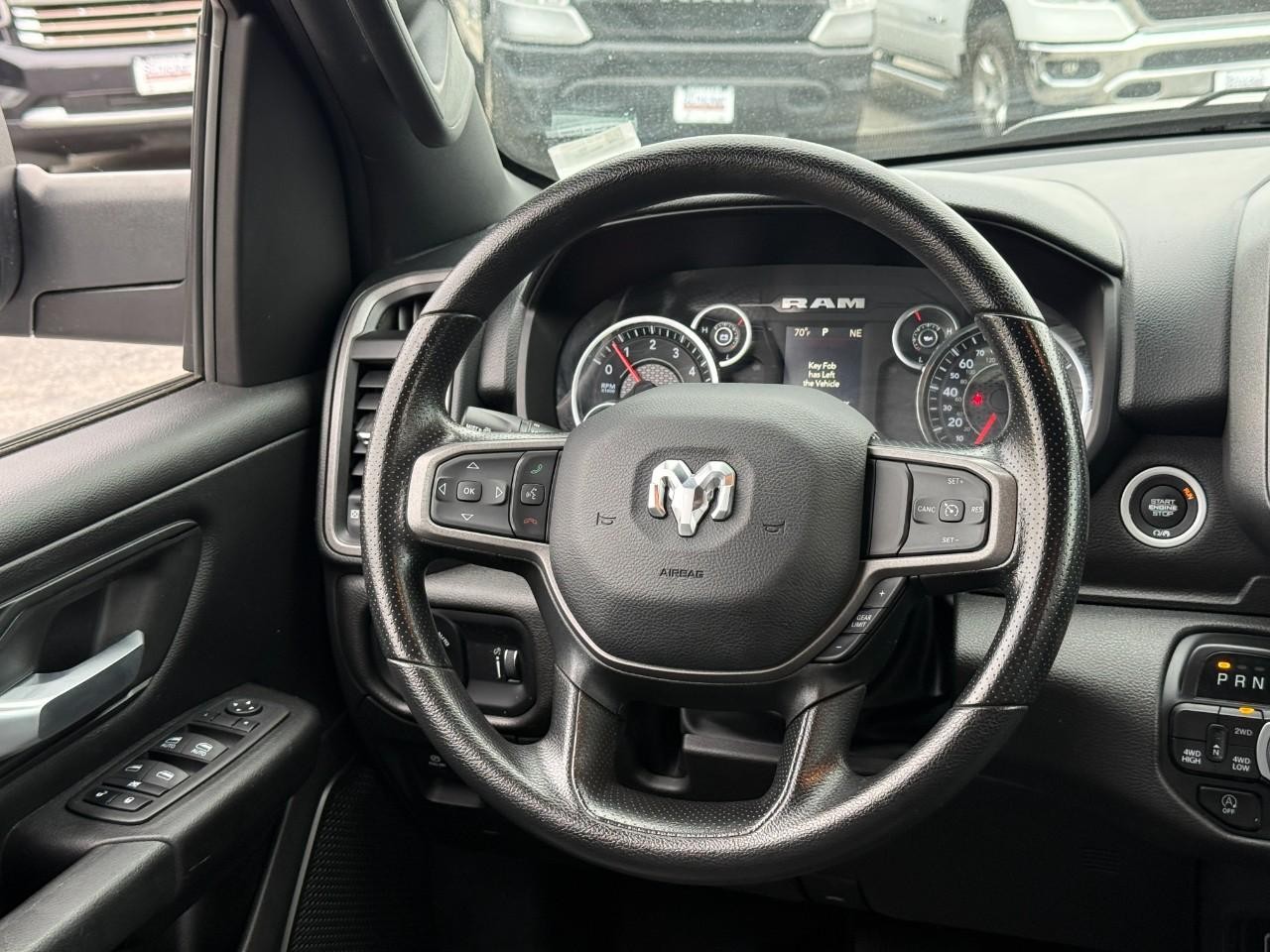 Ram 1500 Vehicle Full-screen Gallery Image 12