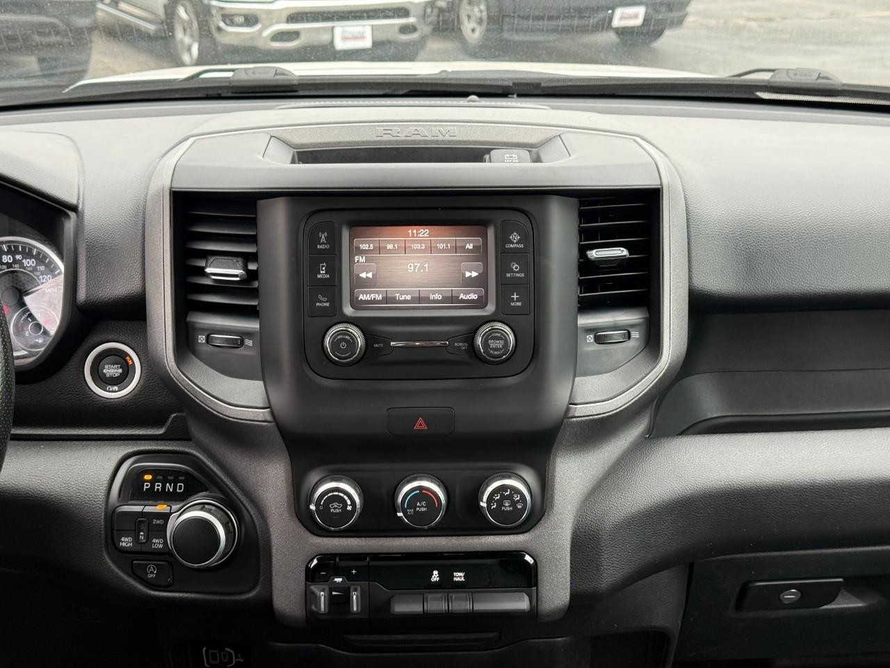 Ram 1500 Vehicle Full-screen Gallery Image 13
