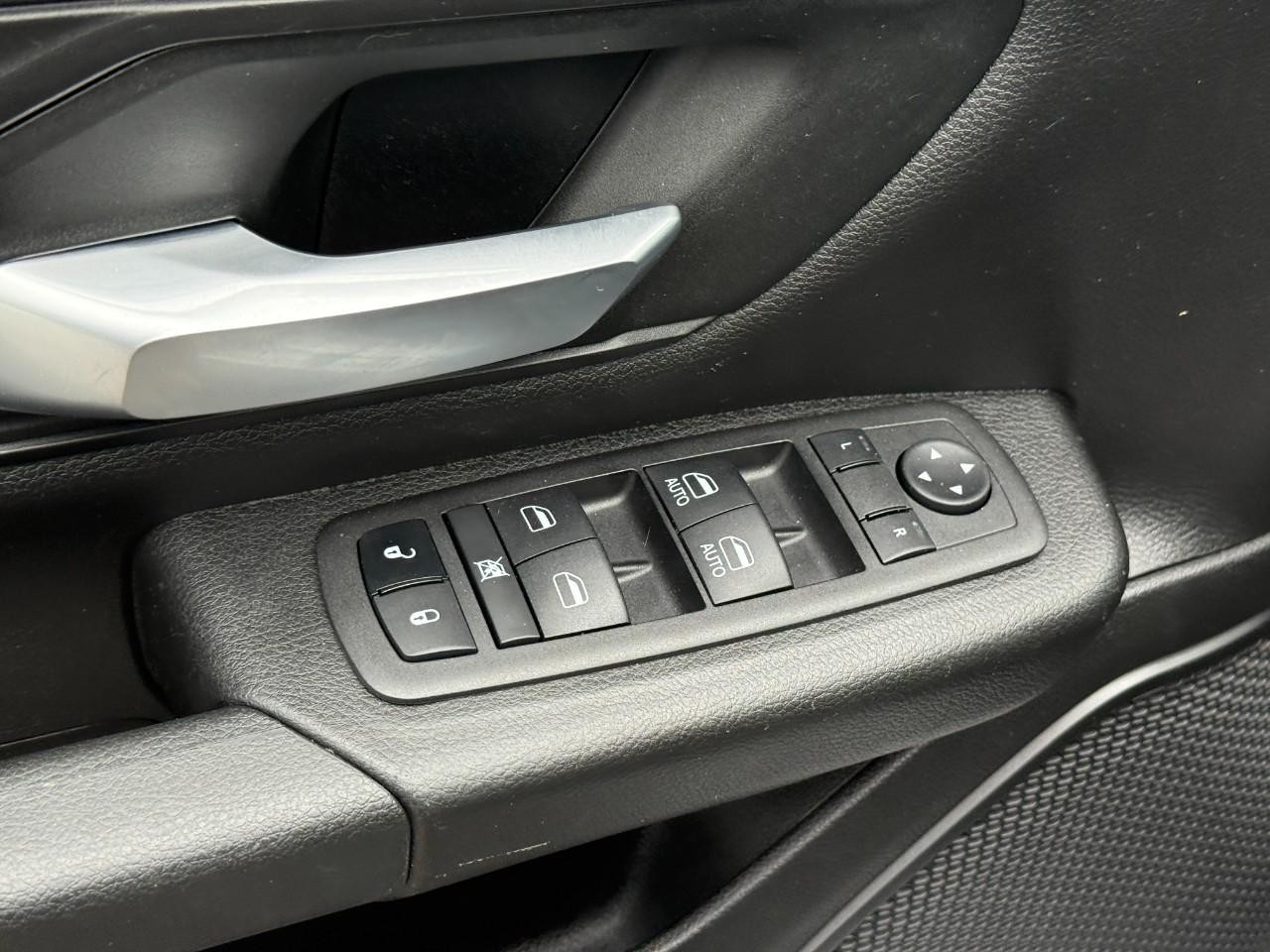 Ram 1500 Vehicle Full-screen Gallery Image 16