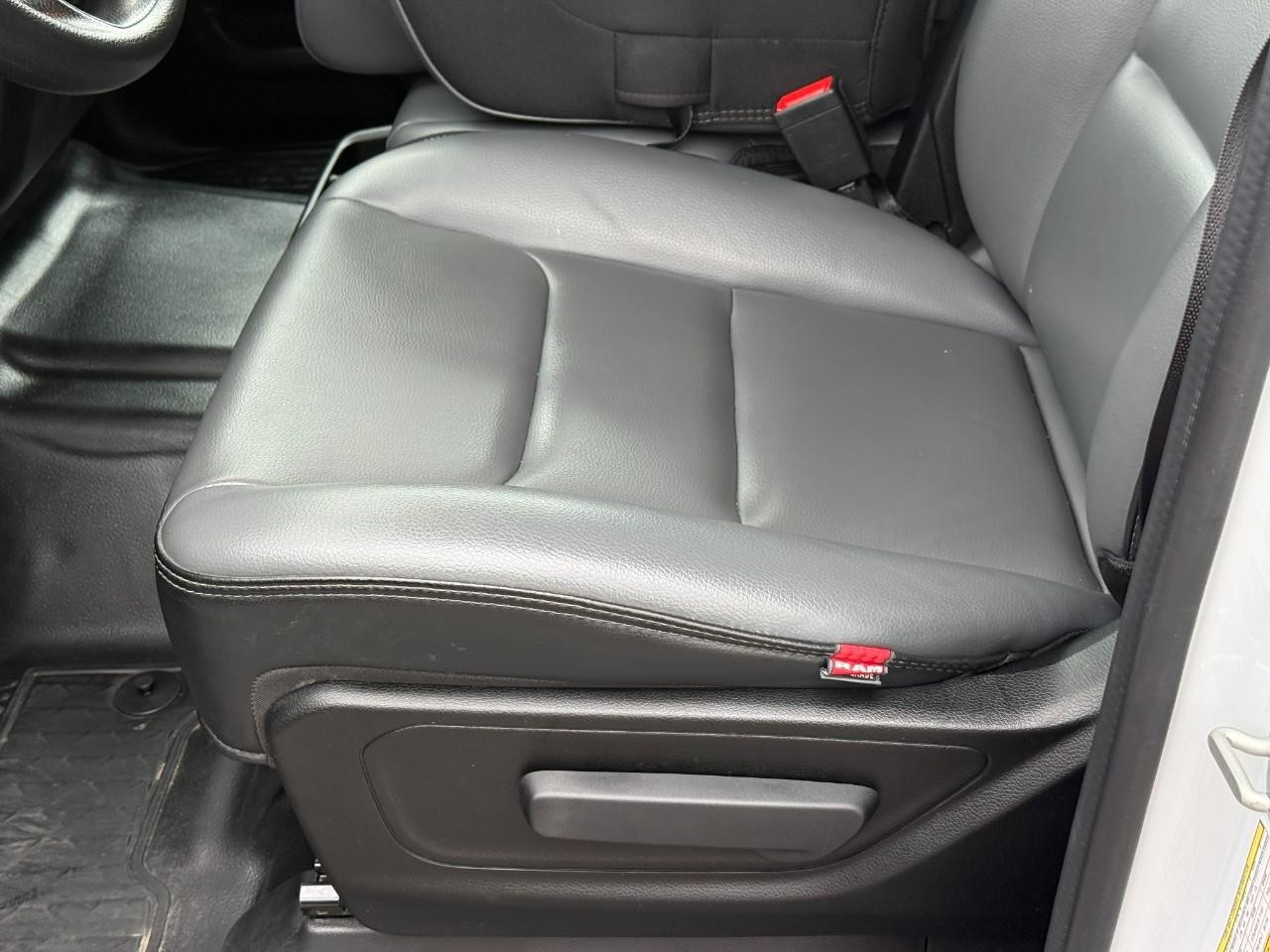 Ram 1500 Vehicle Full-screen Gallery Image 17