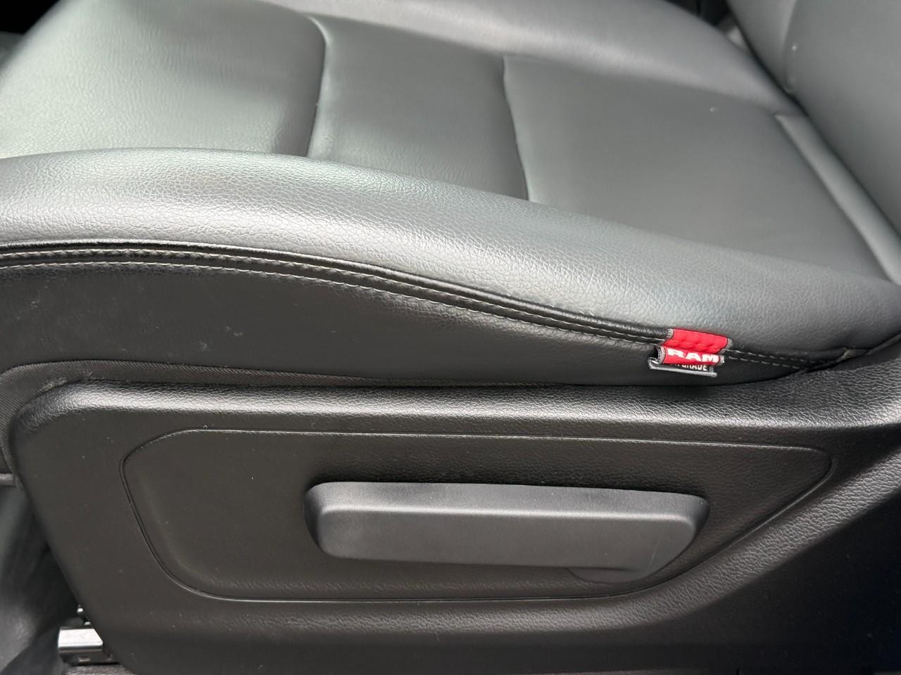 Ram 1500 Vehicle Full-screen Gallery Image 18
