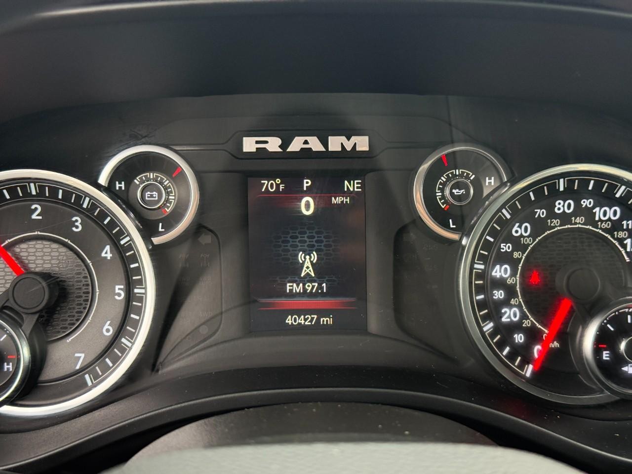 Ram 1500 Vehicle Full-screen Gallery Image 21