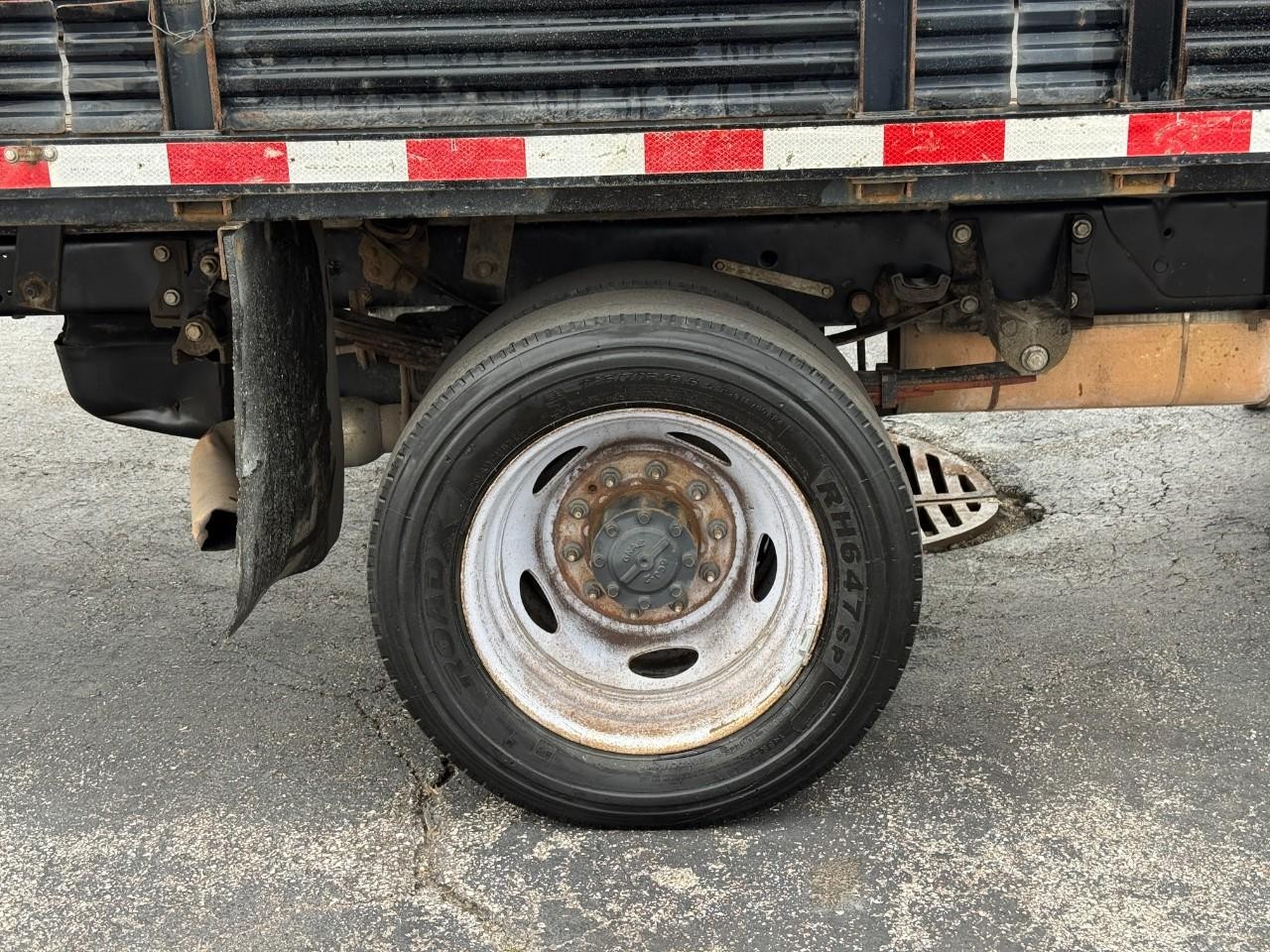Ford Super Duty F-450 DRW Vehicle Full-screen Gallery Image 05