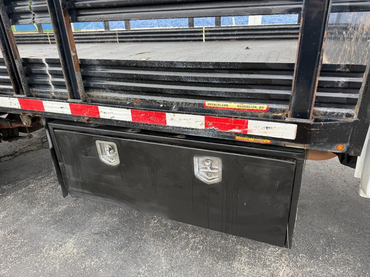 Ford Super Duty F-450 DRW Vehicle Full-screen Gallery Image 06