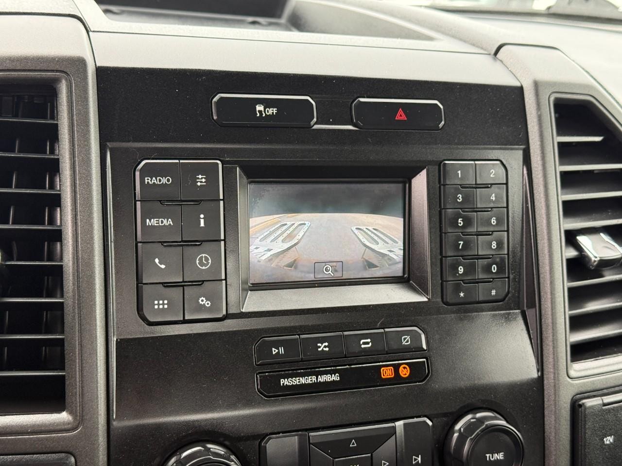 Ford Super Duty F-450 DRW Vehicle Full-screen Gallery Image 13