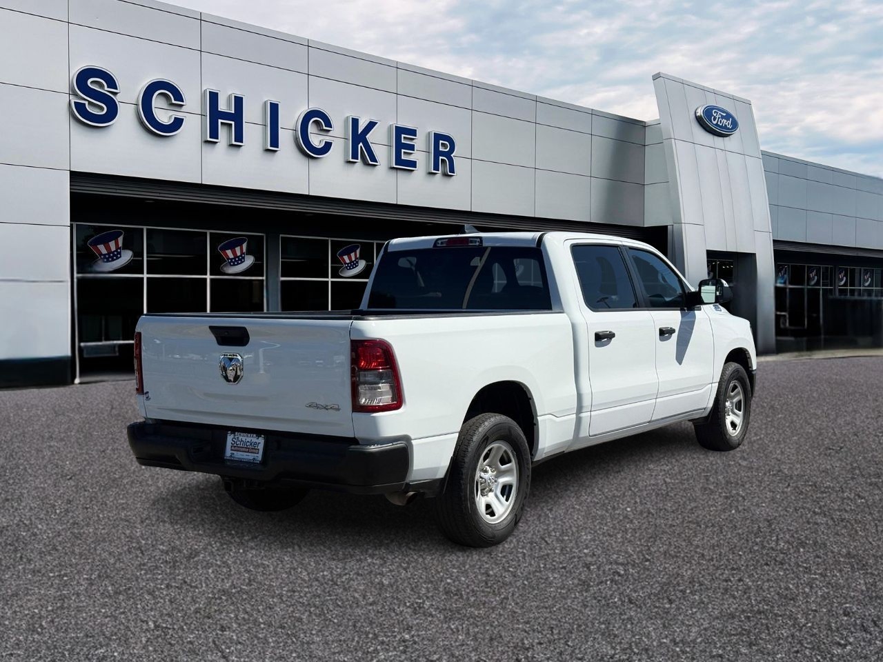 Ram 1500 Vehicle Full-screen Gallery Image 02