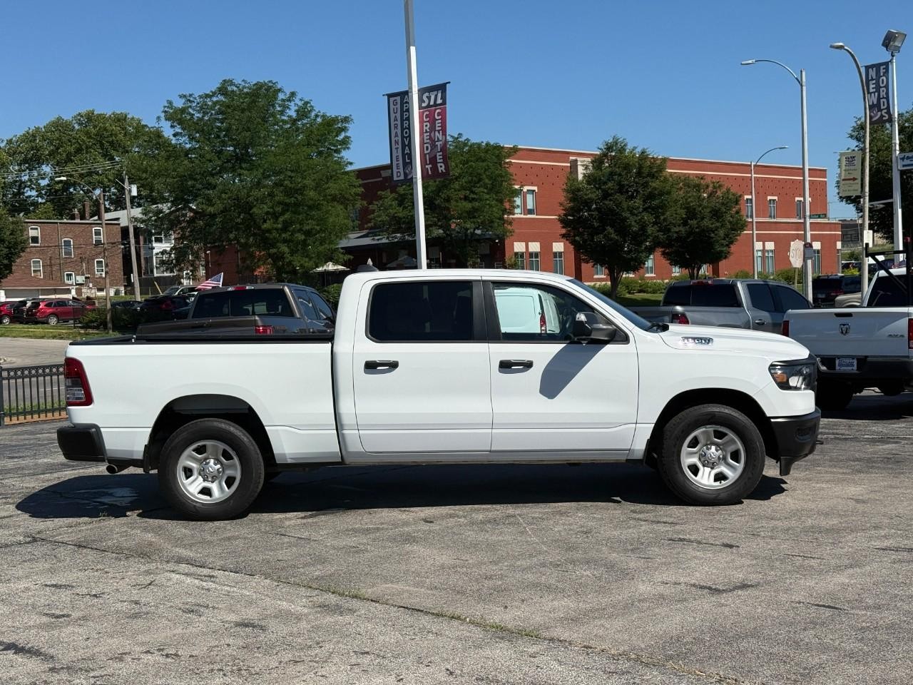 Ram 1500 Vehicle Full-screen Gallery Image 05