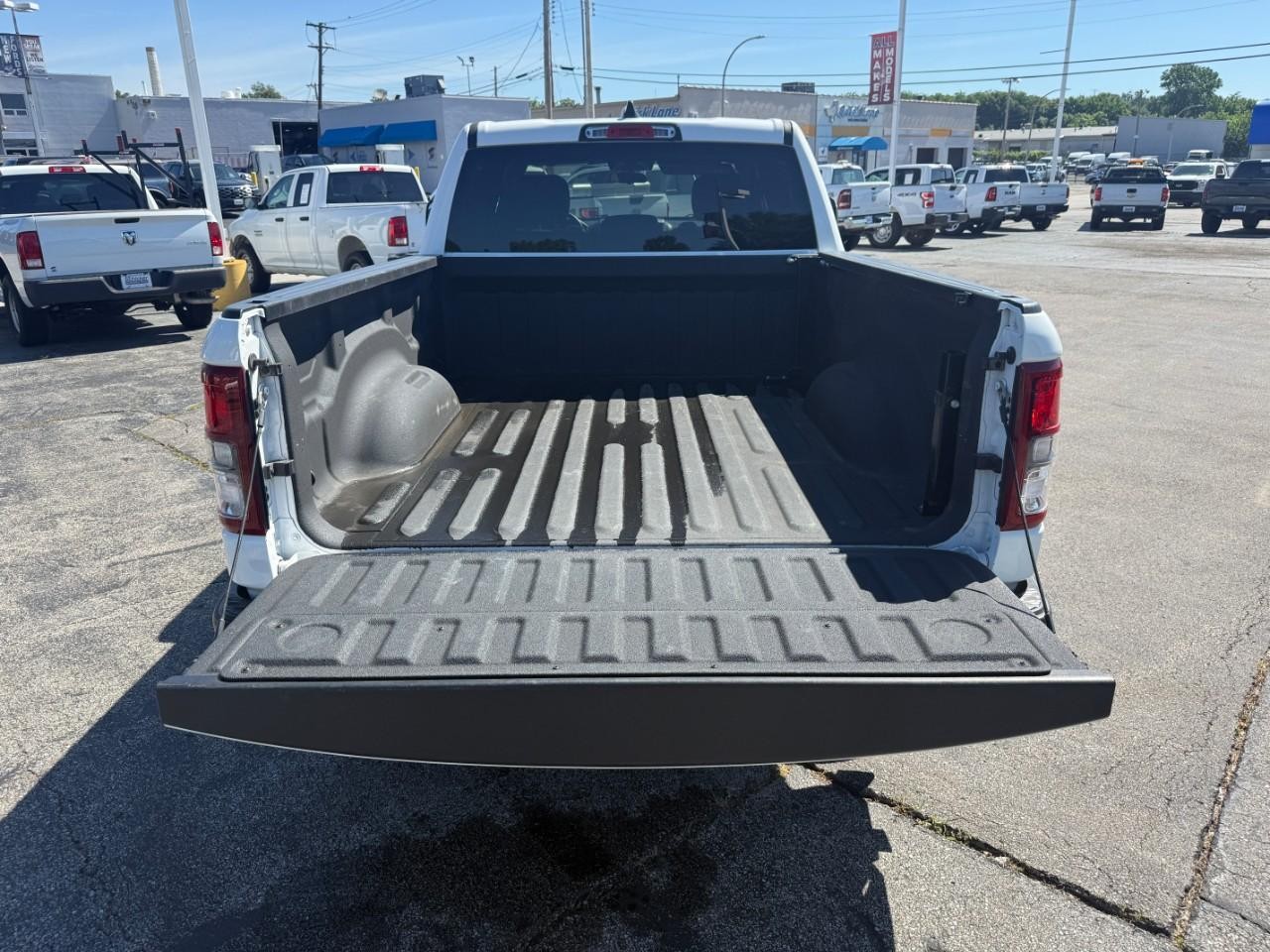 Ram 1500 Vehicle Full-screen Gallery Image 07