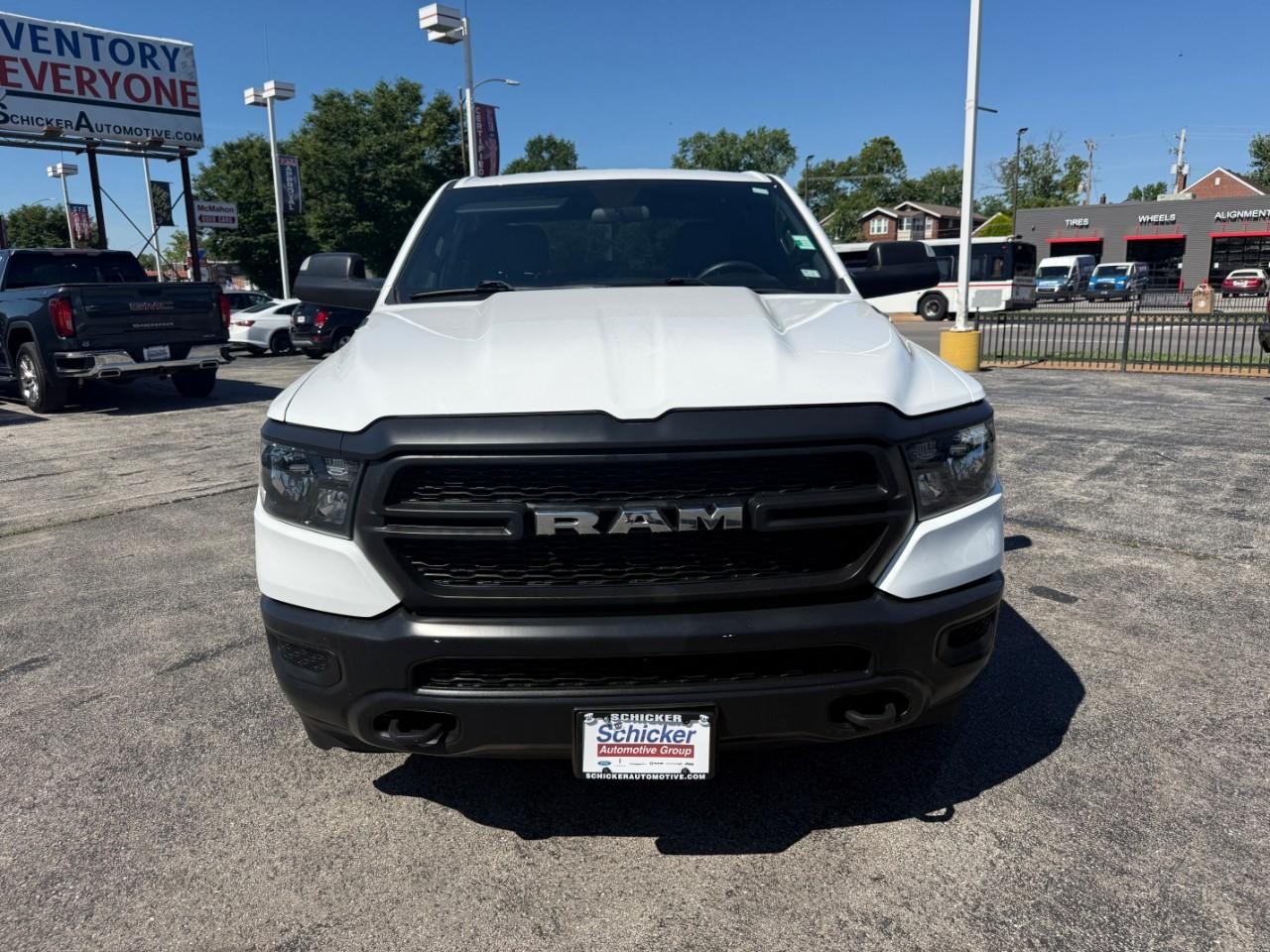 Ram 1500 Vehicle Full-screen Gallery Image 09