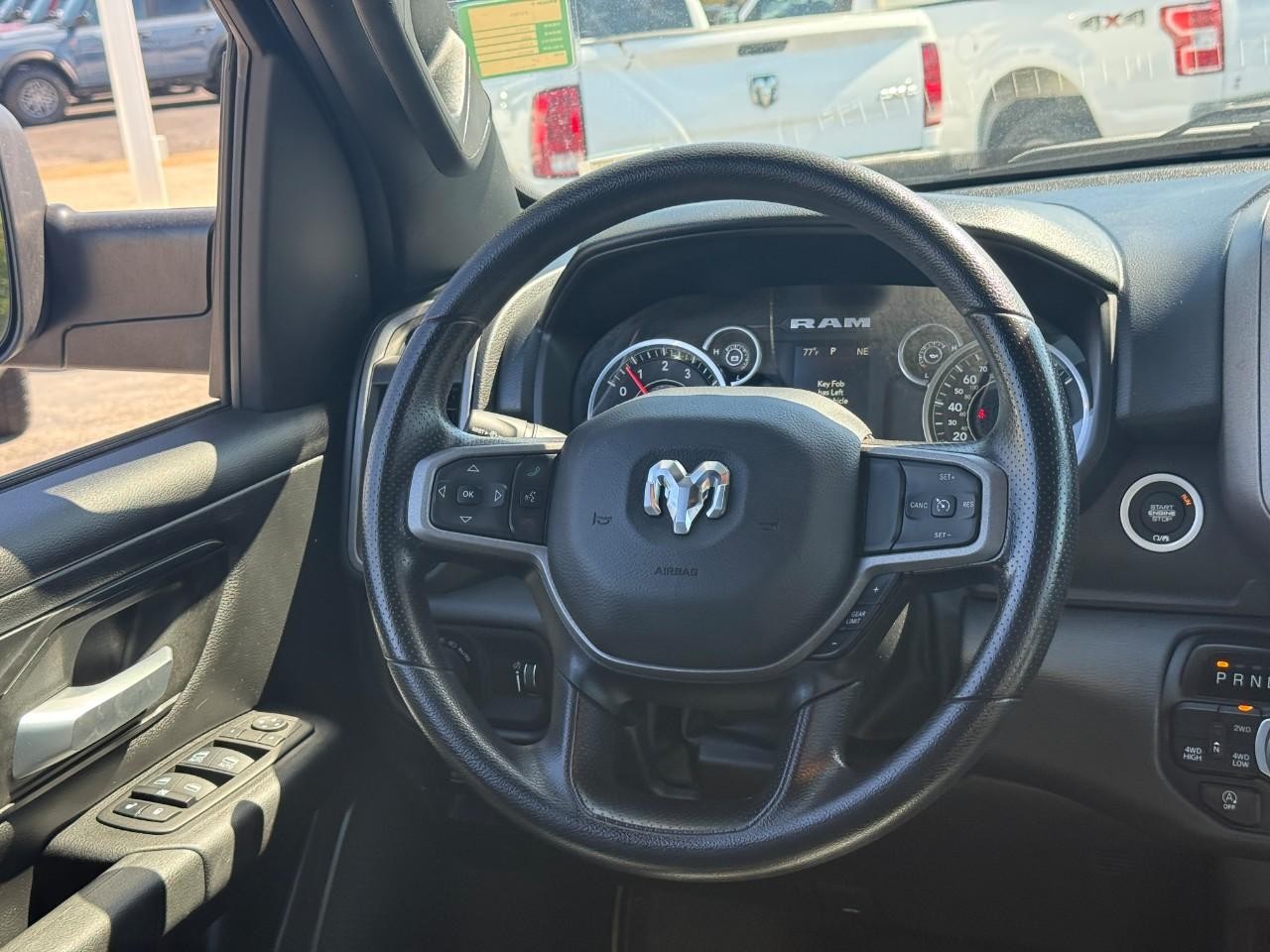 Ram 1500 Vehicle Full-screen Gallery Image 12