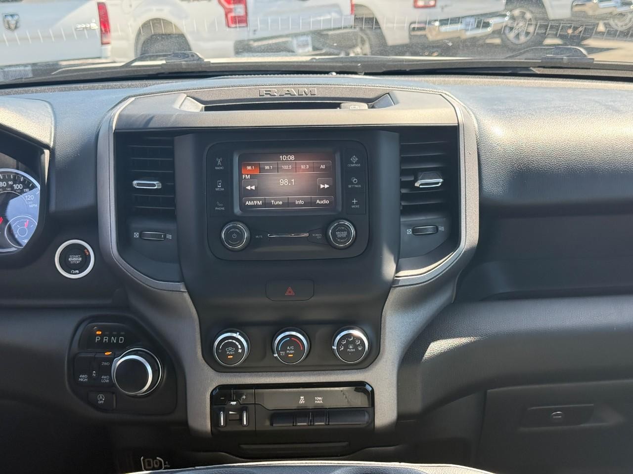 Ram 1500 Vehicle Full-screen Gallery Image 13
