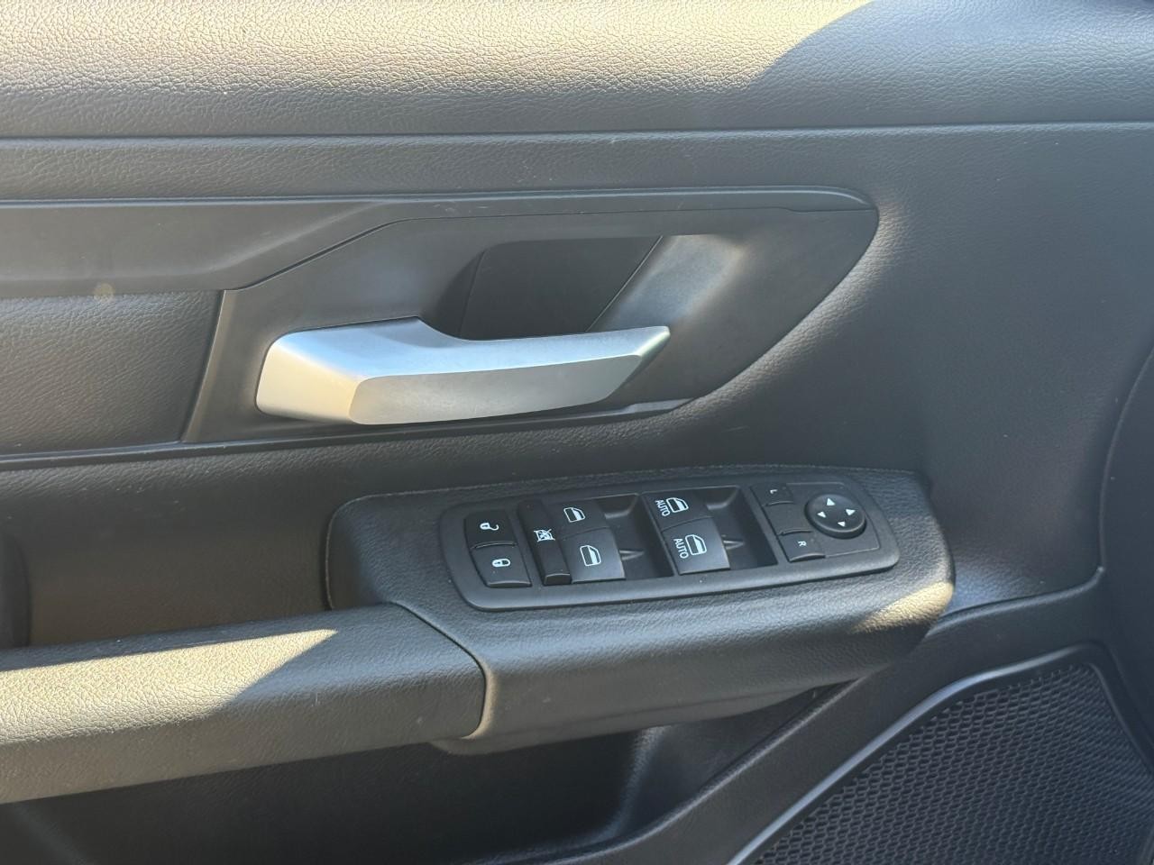 Ram 1500 Vehicle Full-screen Gallery Image 15