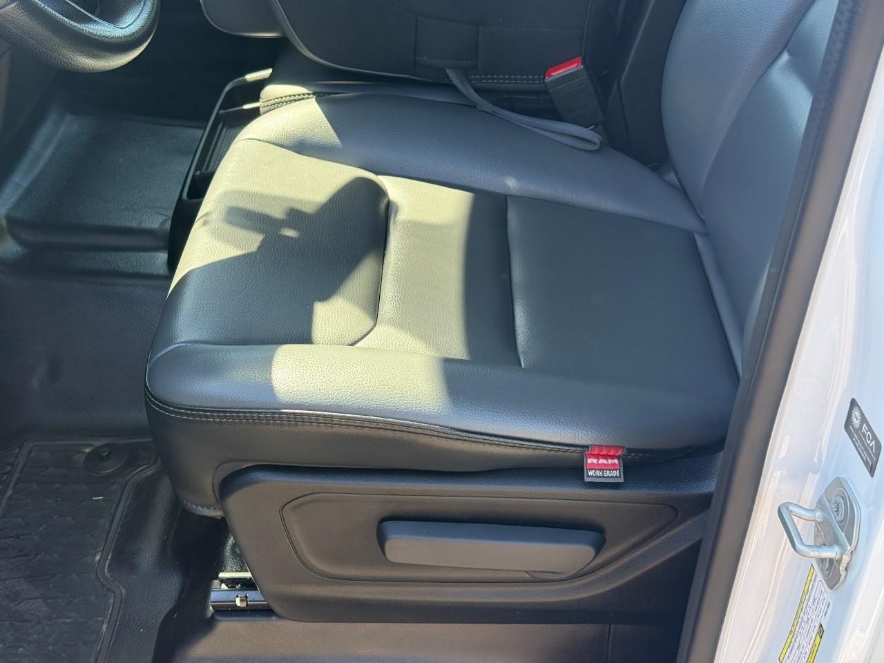 Ram 1500 Vehicle Full-screen Gallery Image 16